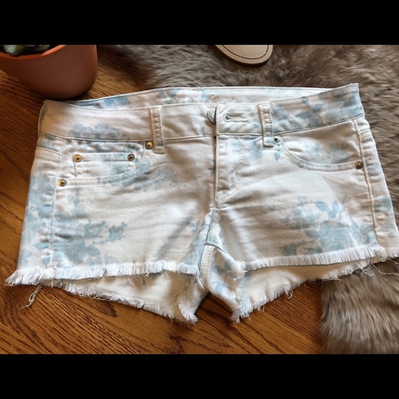 AEO White flowered Jean shorts size 4 - Picture 2 of 6